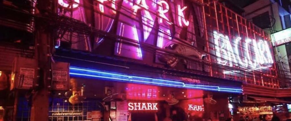 タイ バンコク ソイカウボーイ ナイトバーnight bar シャークsharkとバカラbaccara