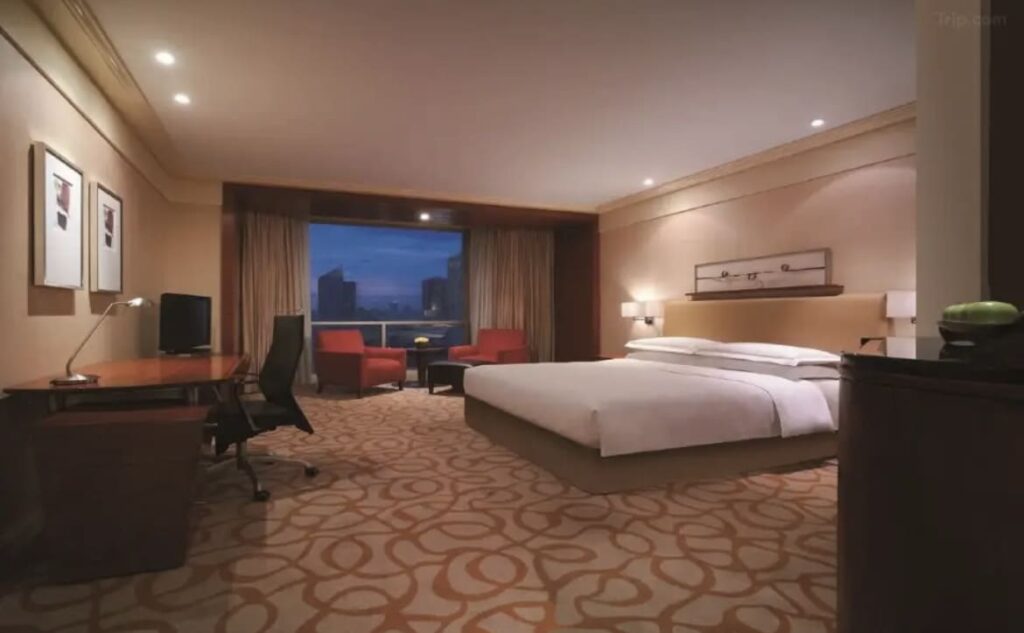 フィリピン ニューコーストマニラホテル シティービューキングルーム 清潔感の有る部屋 phillipines newcoast manila hotel city view kingroom a clean room